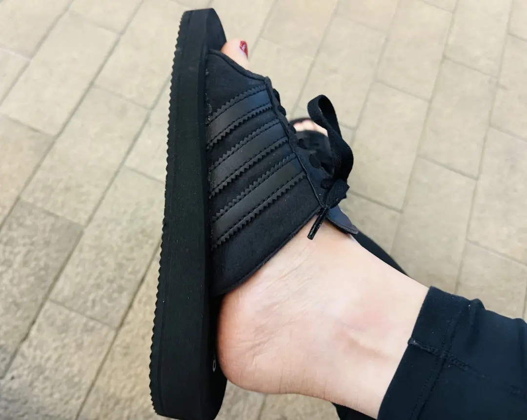 Alternative view of Dép Adidas Gazelle Beach 'Black' JQ7423