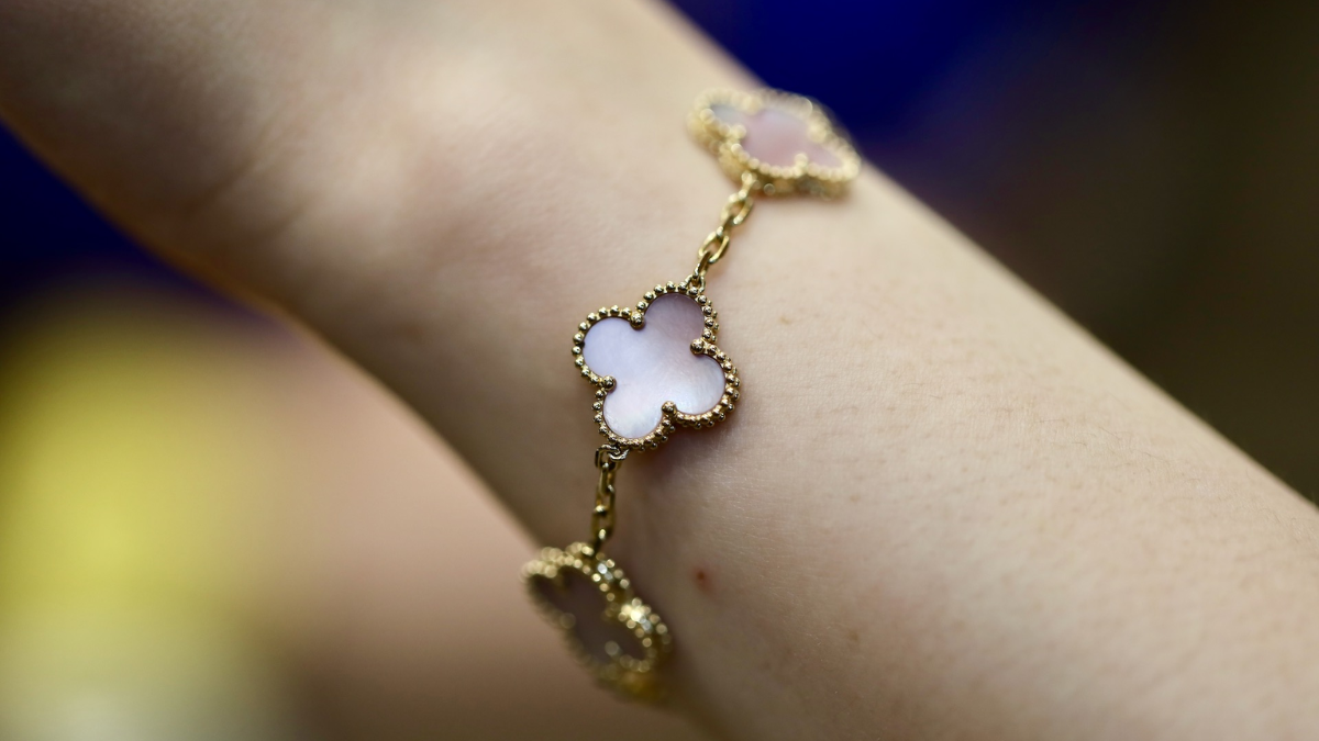 Đầu tư Van Cleef & Arpels: Xu hướng thị trường và gia tăng giá trị Hinh anh 6: Dau tu Van Cleef & Arpels: Xu huong thi truong va gia tang gia tri