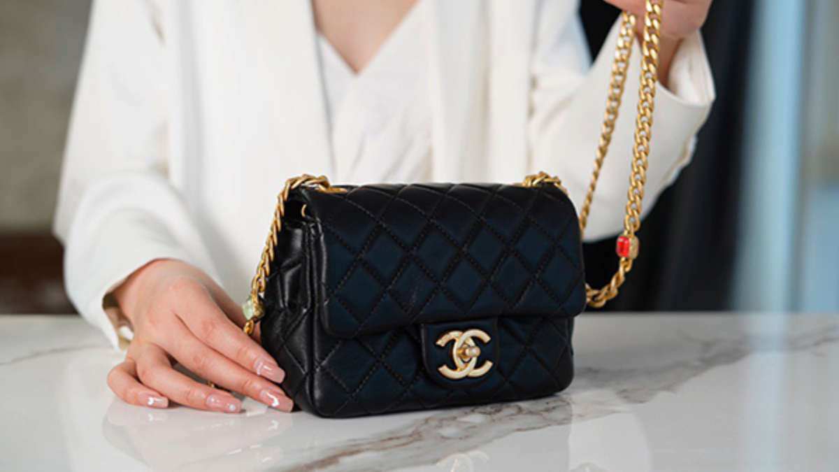 Chang duong phat trien cua khoa va chot tui Chanel Flap