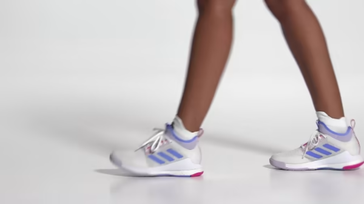 Review Adidas Crazyflight: But pha toc do tren san bong chuyen