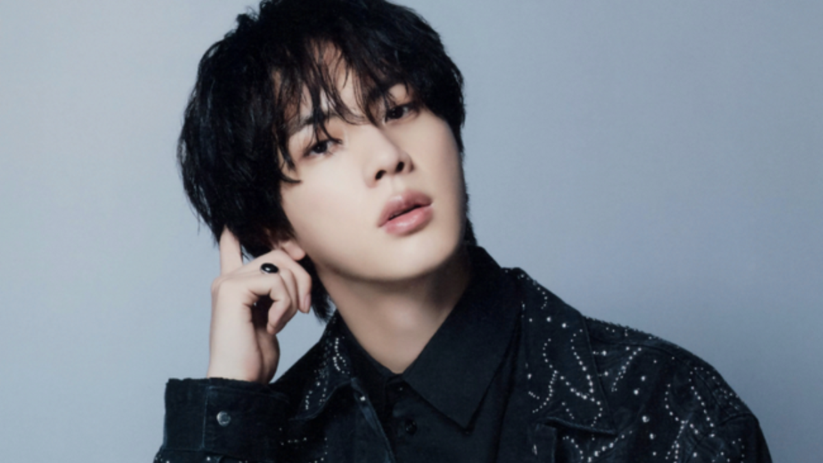 Hinh anh 1: Can canh nhung doi giay hang hieu dat do nhat cua Jin BTS