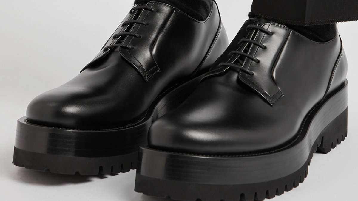 Hinh anh 6: Can canh nhung doi giay hang hieu dat do nhat cua Jin BTS