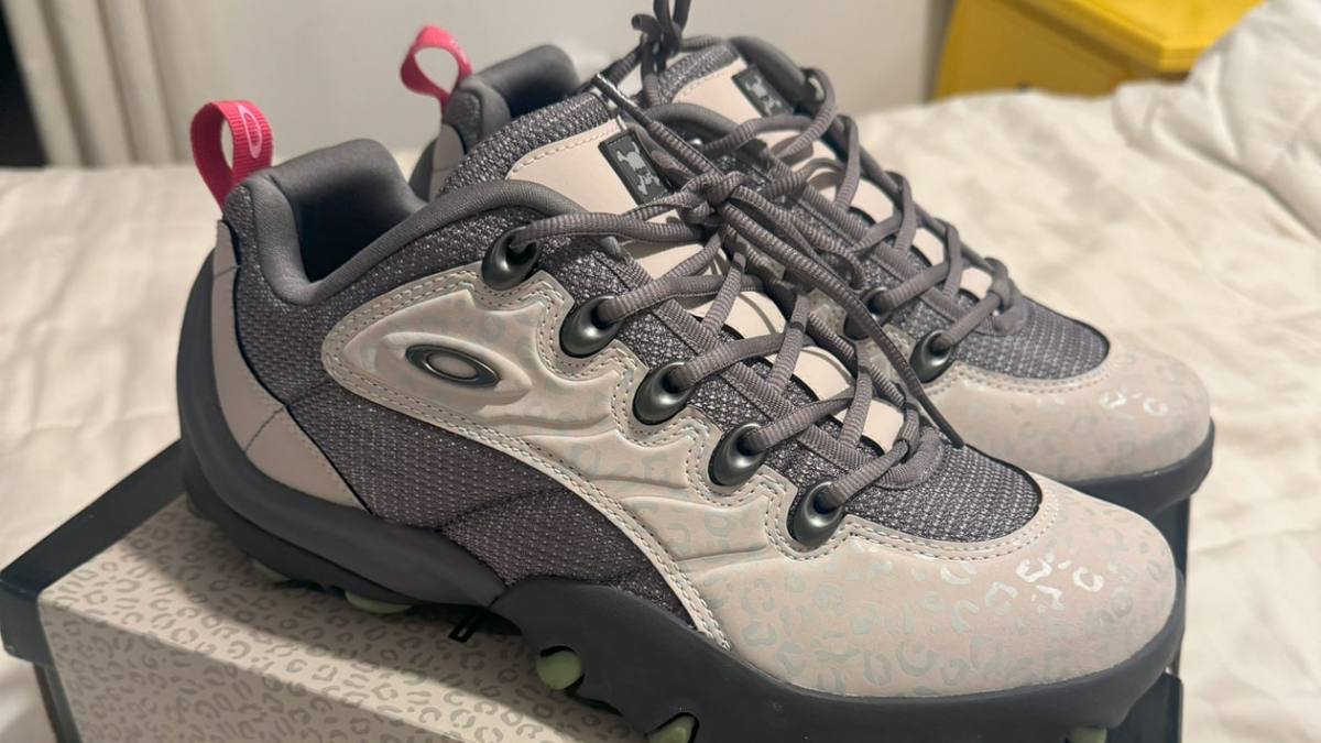 Bứt phá mùa hè nóng nực với 12 đôi sneaker siêu "hot" (Phần 2) Hinh anh 11: But pha mua he nong nuc voi 12 doi sneaker sieu "hot" (Phan 2)