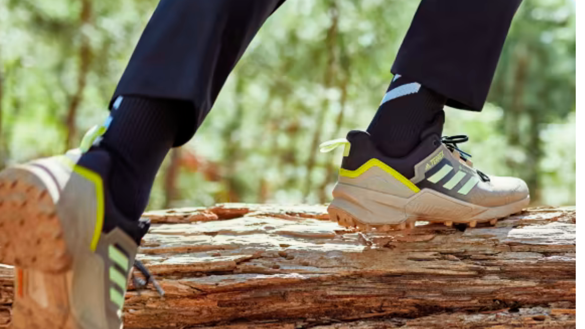 Top 3 giay di bo Adidas dinh dam cho moi hanh trinh