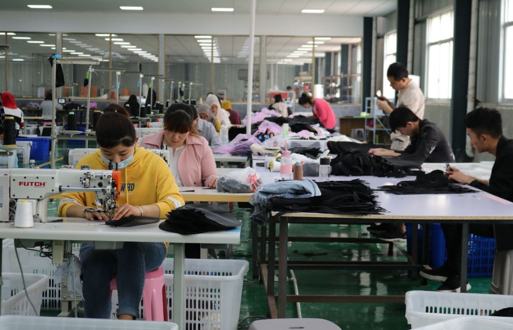 Vụ bê bối tại Dior và Armani: Điều tra lạm dụng lao động tại các nhà máy sản xuất hàng xa xỉ Hinh anh 2: Vu be boi tai Dior va Armani: Dieu tra lam dung lao dong tai cac nha may san xuat hang xa xi