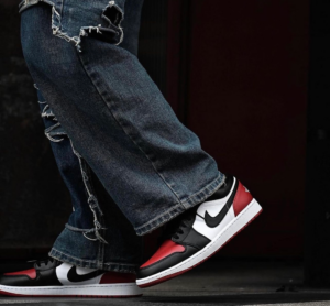 Giay Nike Air Jordan 1 Low 'Bred Toe 2.0' 553560-161