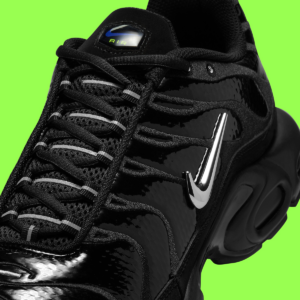 Giay Nike Air Max Plus 'Black Volt' FJ2591-001