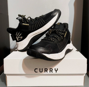 Giay Under Armour Curry 3Z7 'Black Metallic Gold' 3026622-001