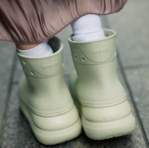 Giay Crocs Classic Crush Boot Bone 'White' 207946-2Y2