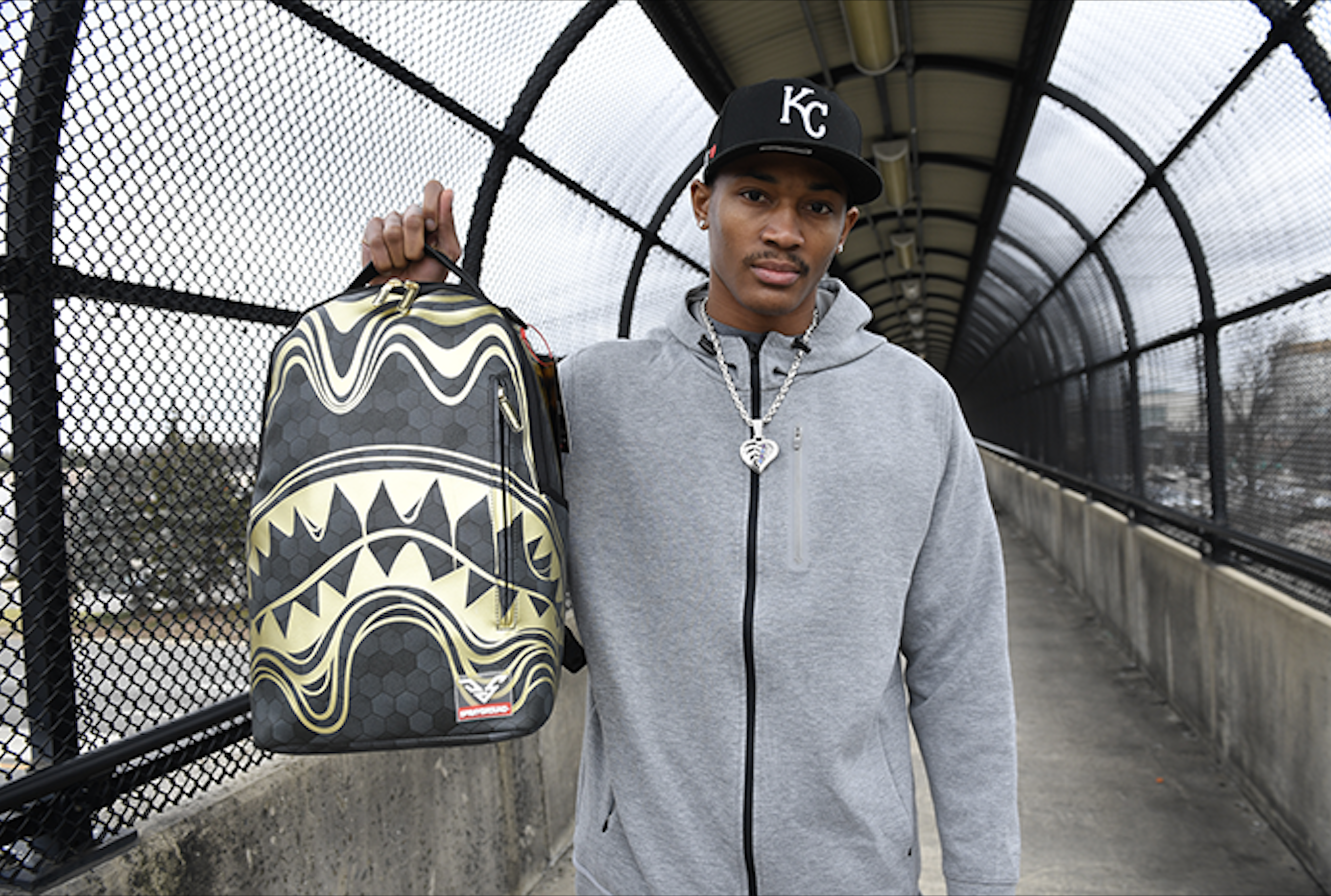 Hinh anh 1: Balo Sprayground: Nhung chu ca map khien gioi tre dien dao