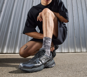 Giay Nike V2K Run 'Black' HJ4497-001