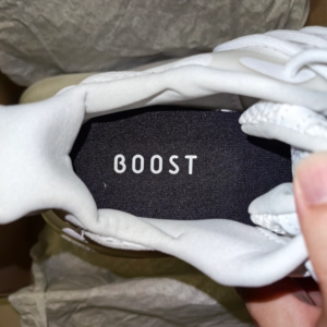 Giay Adidas AlphaBoost V1 'Triple White' HP2759