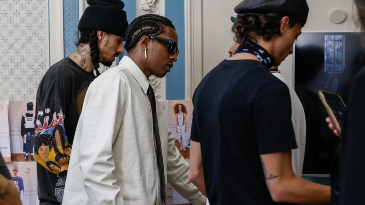 Xu huong noi bat tai Tuan le Thoi trang Nam Paris Xuan He 2025