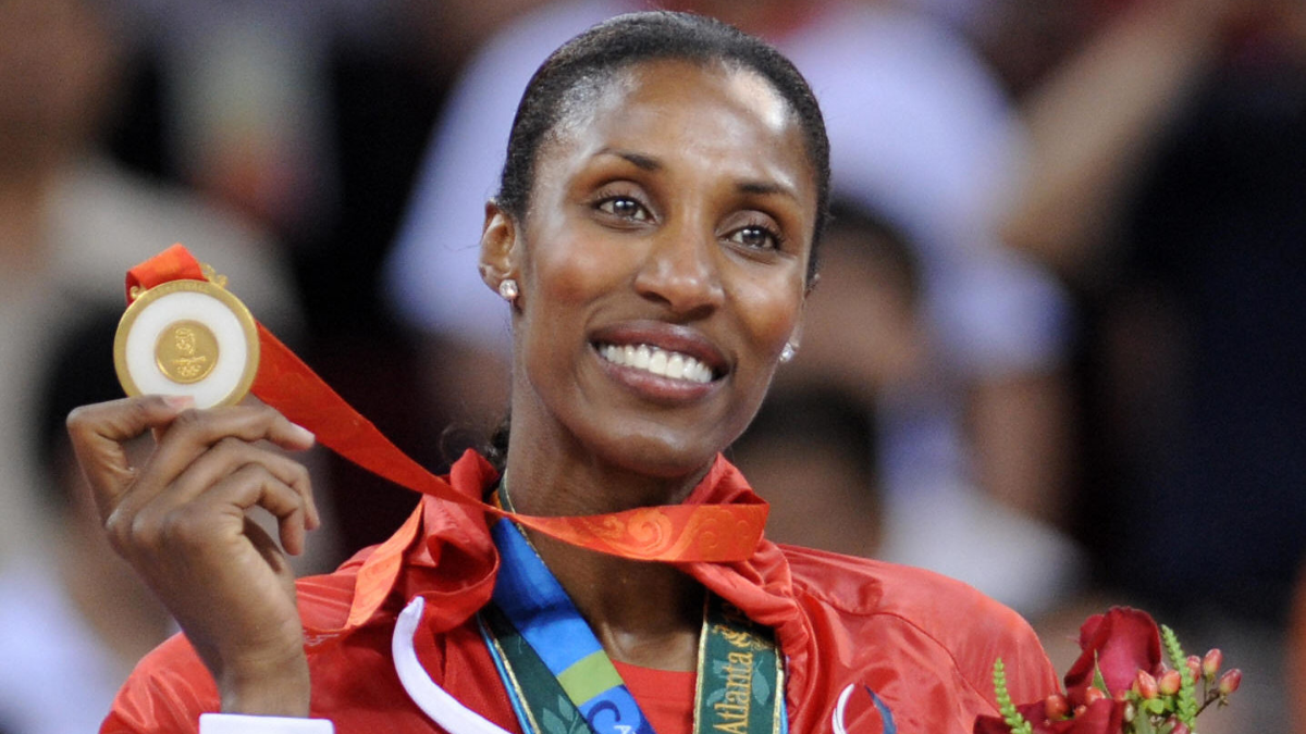 Lịch sử giày bóng rổ nữ qua các thập kỷ (Phần 1) Hinh anh 10: Lich su giay bong ro nu qua cac thap ky (Phan 1)