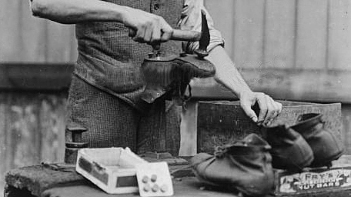 Hành trình của những đôi giày bóng đá định hình lịch sử (Phần 1) Hinh anh 1: Hanh trinh cua nhung doi giay bong da dinh hinh lich su (Phan 1)