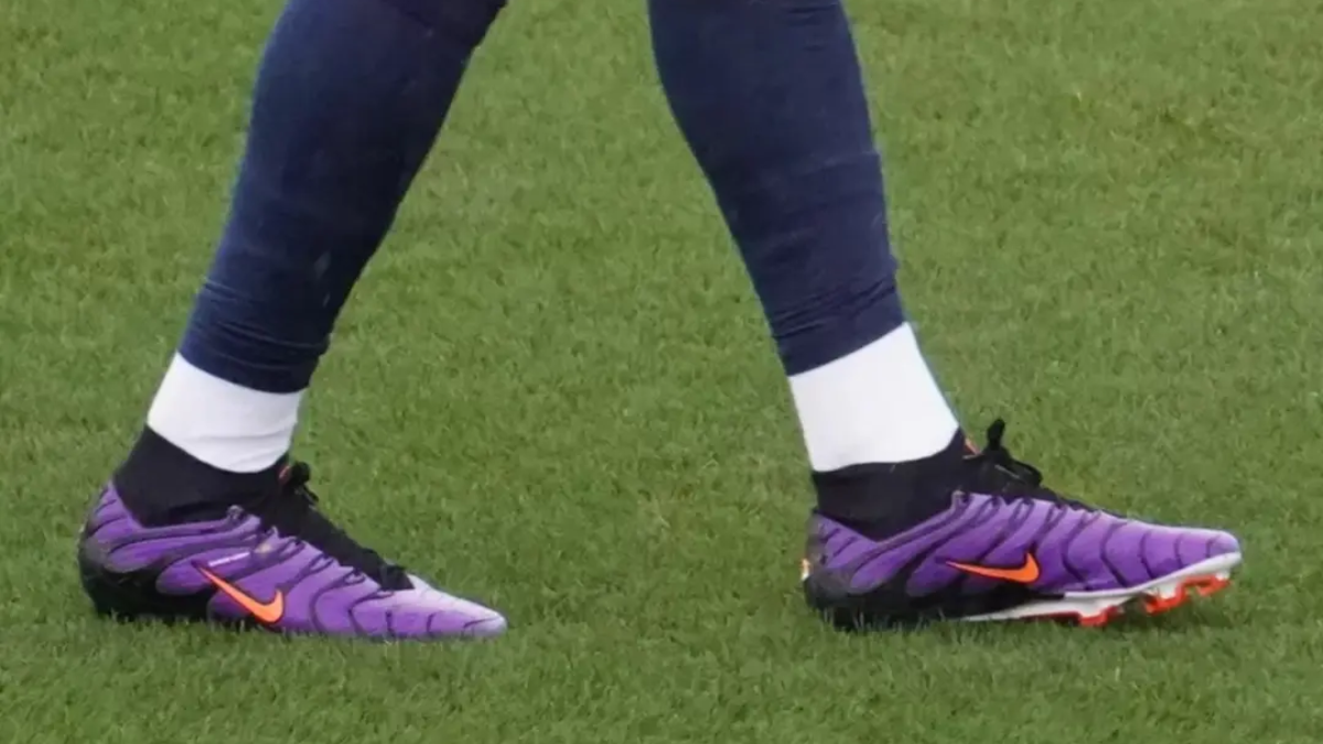 Hinh anh 8: Hanh trinh cua nhung doi giay bong da dinh hinh lich su (Phan 2)