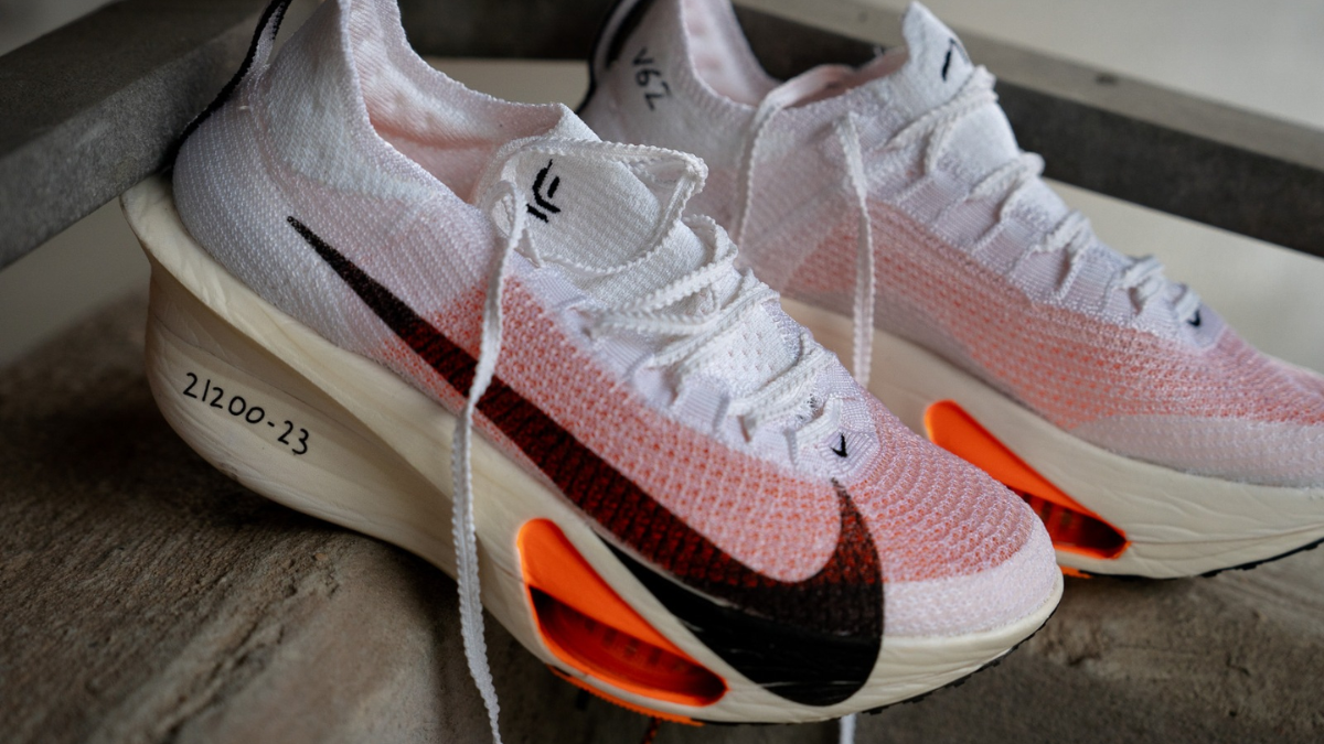 Hinh anh 8: Cau chuyen ve nhung doi giay chay dinh hinh lich su (Phan 2)