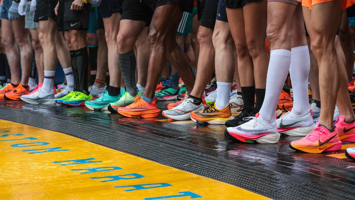 Hinh anh 1: But pha cung nhung doi giay chay bo chuyen dung cho cu ly ngan