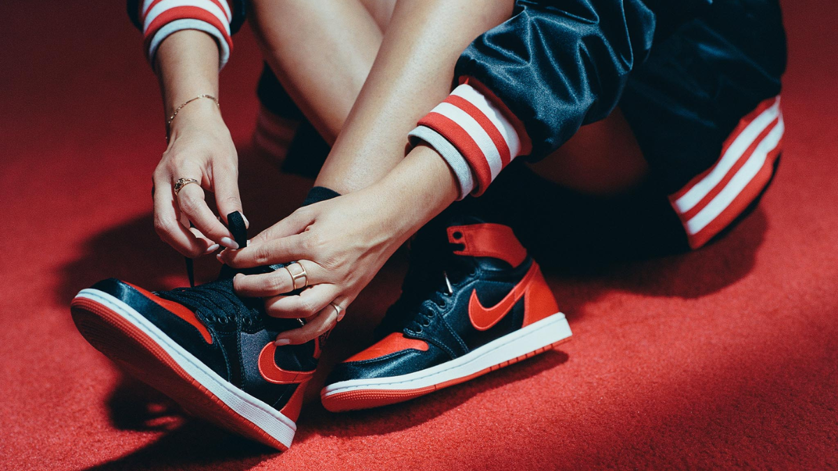 Học sinh, sinh viên mê giày sneaker không thể bỏ qua Jordan 1 Hinh anh 1: Hoc sinh, sinh vien me giay sneaker khong the bo qua Jordan 1