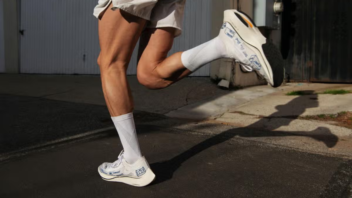 Hinh anh 2: Cau chuyen dang sau nhung doi giay gay tranh cai