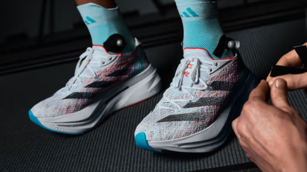 Hinh anh 4: Cau chuyen dang sau nhung doi giay gay tranh cai