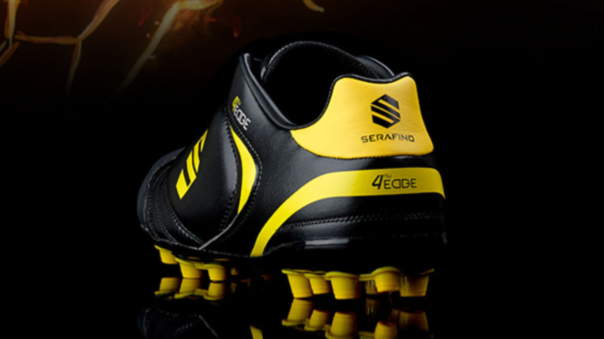 Hinh anh 12: Cau chuyen dang sau nhung doi giay gay tranh cai