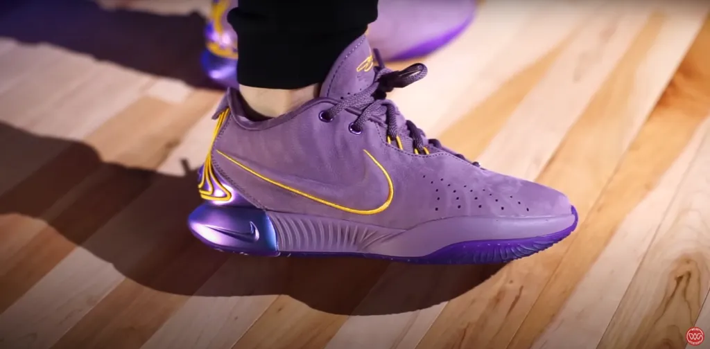 Hinh anh 2: Top 8 mau giay bong ro chuyen danh cho nguoi chan be