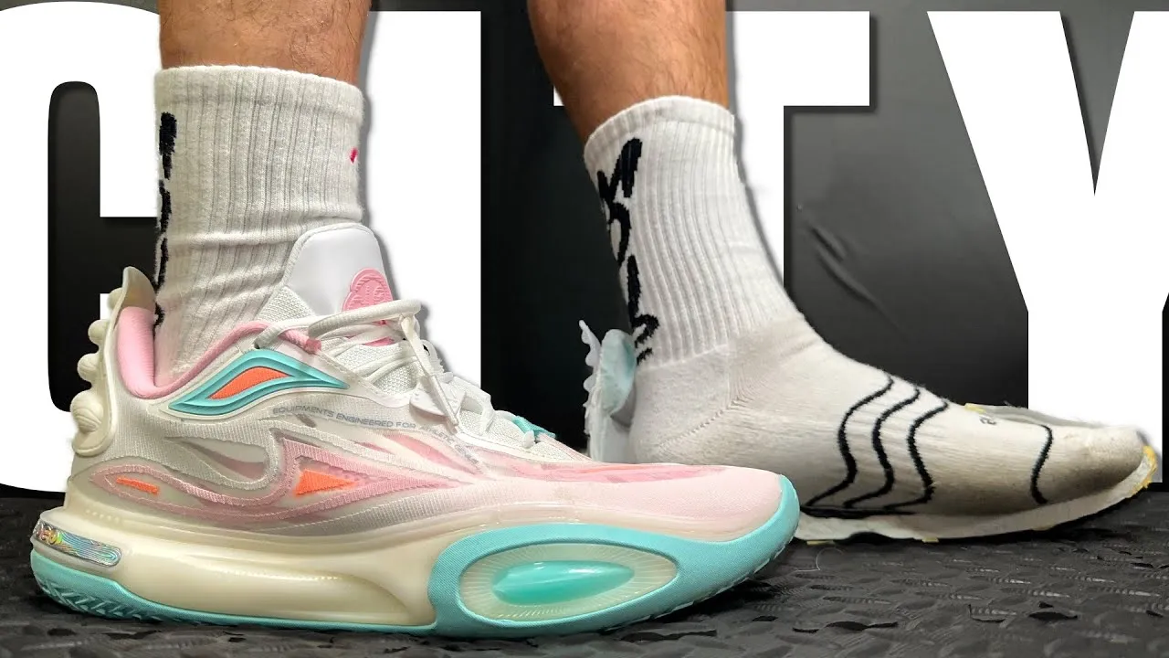 Hinh anh 7: Top 8 mau giay bong ro chuyen danh cho nguoi chan be