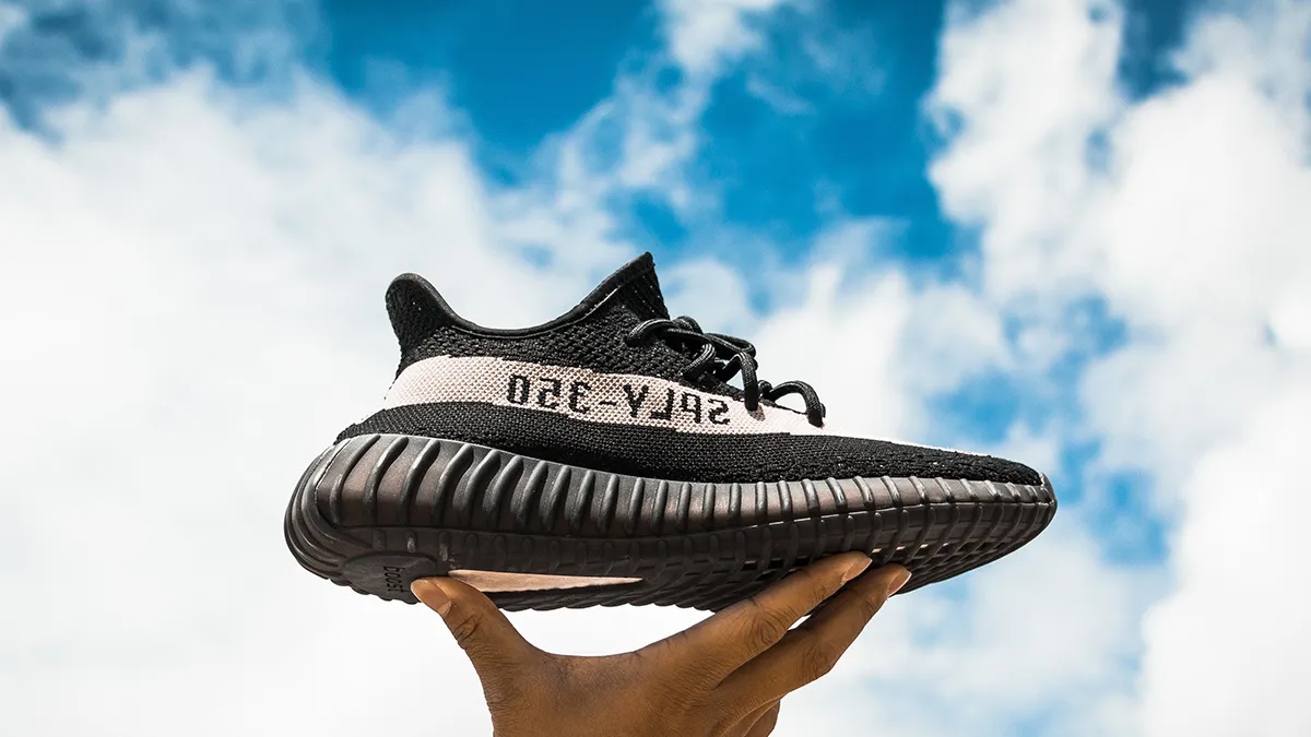 Adidas Yeezy: Cuoc Cach Mang Giay The Thao voi Kanye West