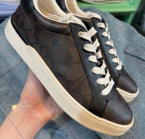 Giay Coach Clip Low Top Sneaker In Signature Canvas 'Mahogany' CK560-MABK