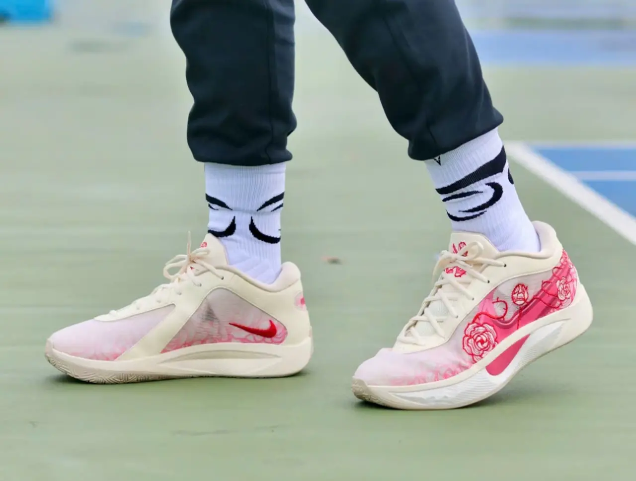 Alternative view of Giày Nike Giannis Freak 6 NRG 'Roses' FV1295-100