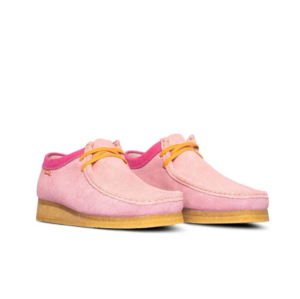 Giay Clarks Originals x LEVIS WALLABEE 'Pink' 26160322
