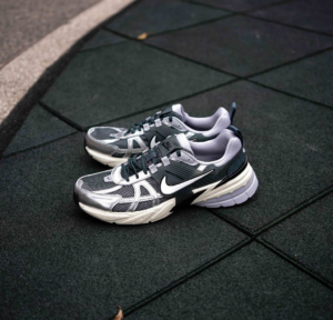 Giay Nike V2K Run 'Vintage Green' HJ4497-300