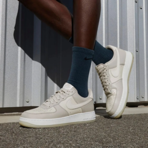 Giay Nike Air Force 1 '07 LV8 'Light Bone' FN5832-001