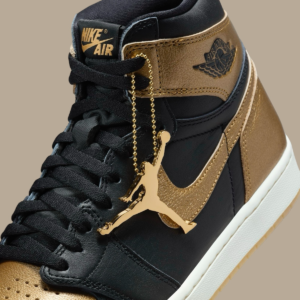 Giay Nike Air Jordan 1 Retro High OG 'Black Metallic Gold' DZ5485-071