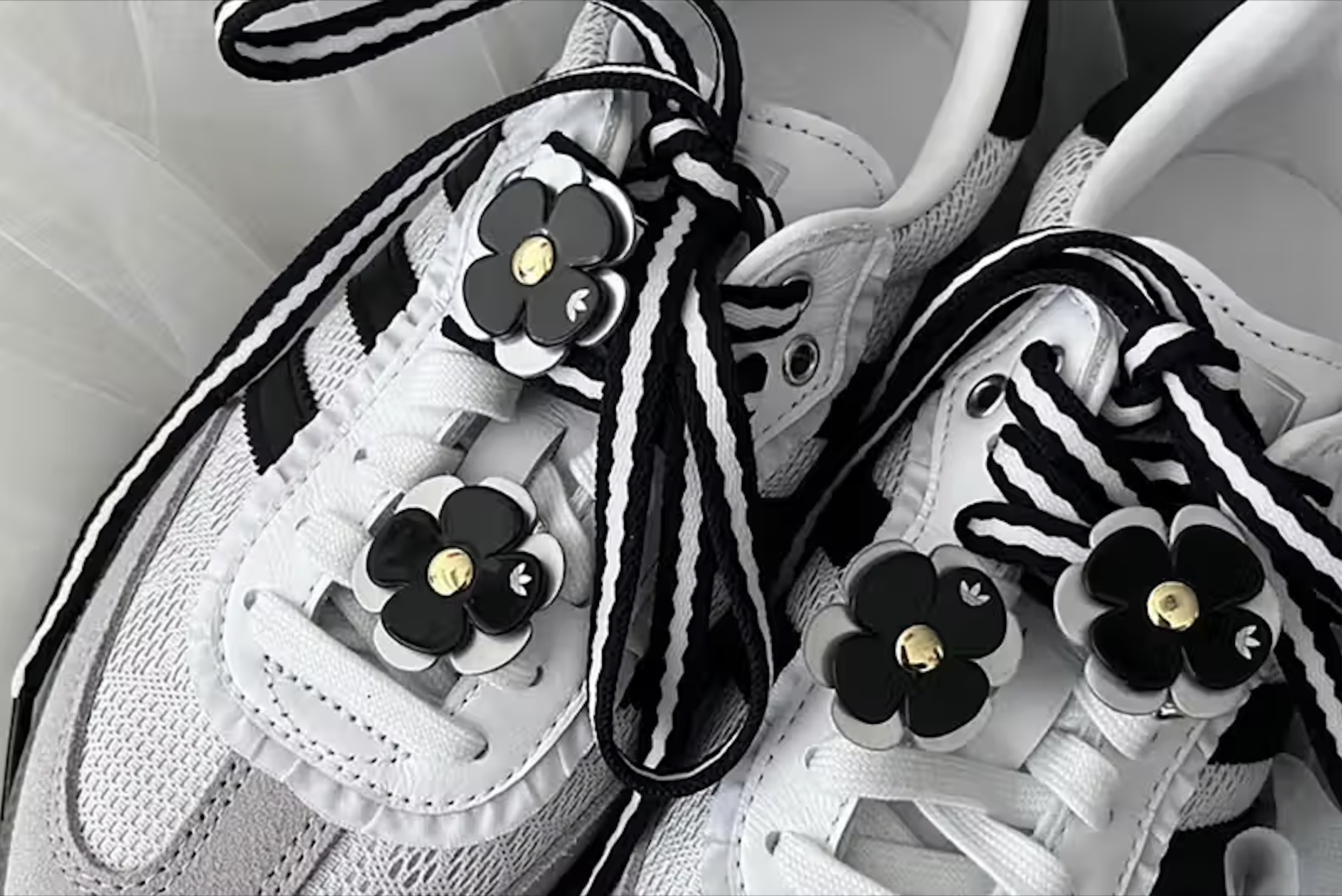 adidas Samba "Lace": Điệu Ballet uyển chuyển trên sân đấu thể thao Hinh anh 2: adidas Samba "Lace": Dieu Ballet uyen chuyen tren san dau the thao