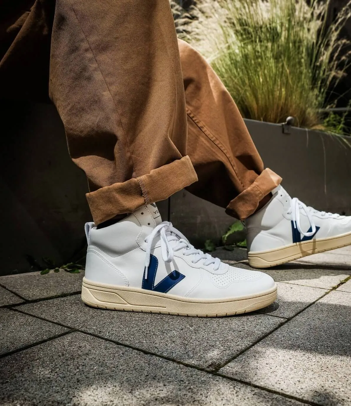 Câu chuyện đằng sau thương hiệu giày nổi tiếng Pháp - VEJA Hinh anh 7: Cau chuyen dang sau thuong hieu giay noi tieng Phap - VEJA