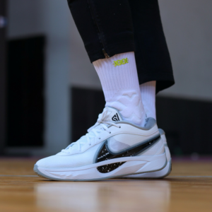 Giay Nike Giannis Freak 6 'White Black' FJ7792-102