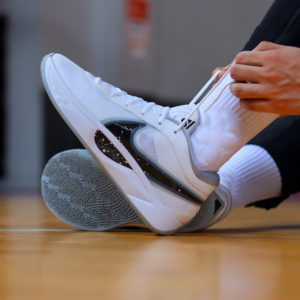 Giay Nike Giannis Freak 6 'White Black' FJ7792-102