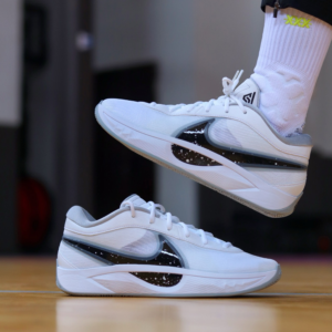 Giay Nike Giannis Freak 6 'White Black' FJ7792-102