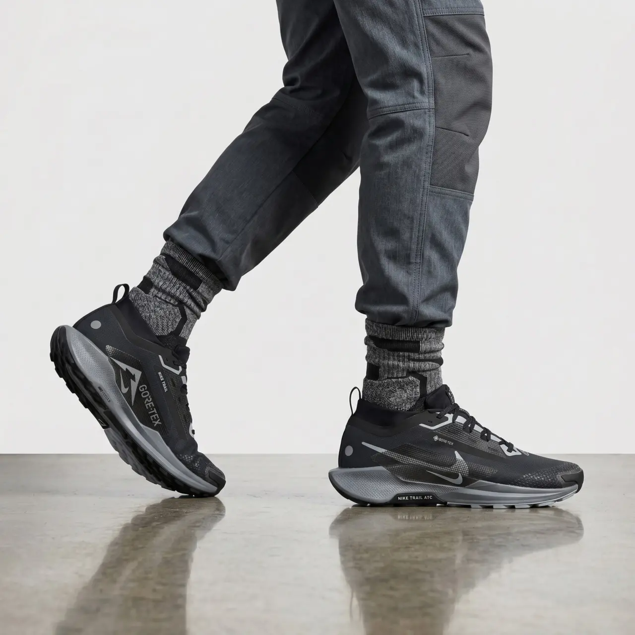 Alternative view of Giày Nike Pegasus Trail 5 GORE-TEX 'Black Grey' FQ0908-001