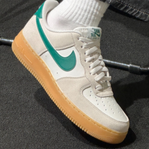 Giay Nike Air Force 1 '07 LV8 'Gum Pack' FQ8714-001
