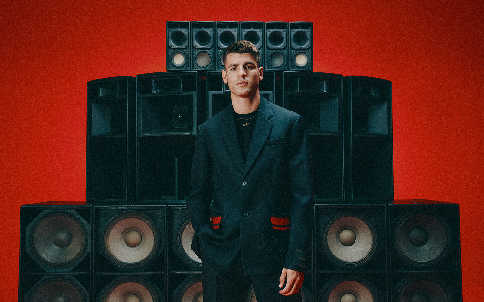 125 năm AC Milan: Off-White™ thổi hồn vào huyền thoại Rossoneri Hinh anh 2: 125 nam AC Milan: Off-White™ thoi hon vao huyen thoai Rossoneri