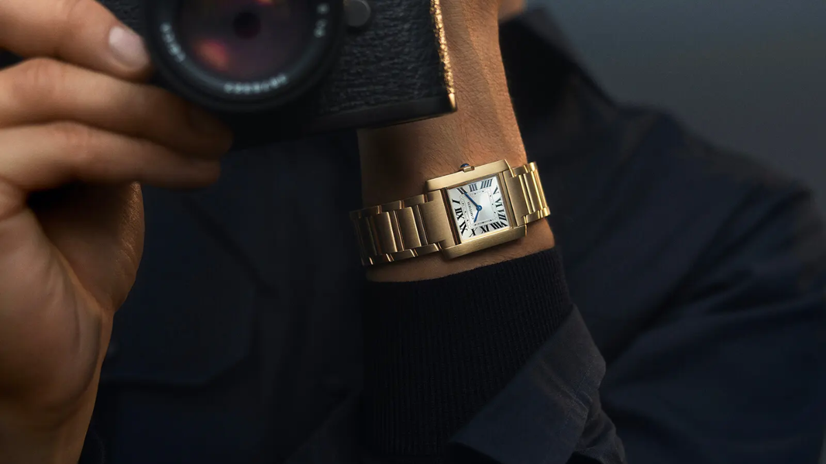Review chi tiết đồng hồ Cartier Tank Française cho người sưu tầm Hinh anh 1: Review chi tiet dong ho Cartier Tank Francaise cho nguoi suu tam