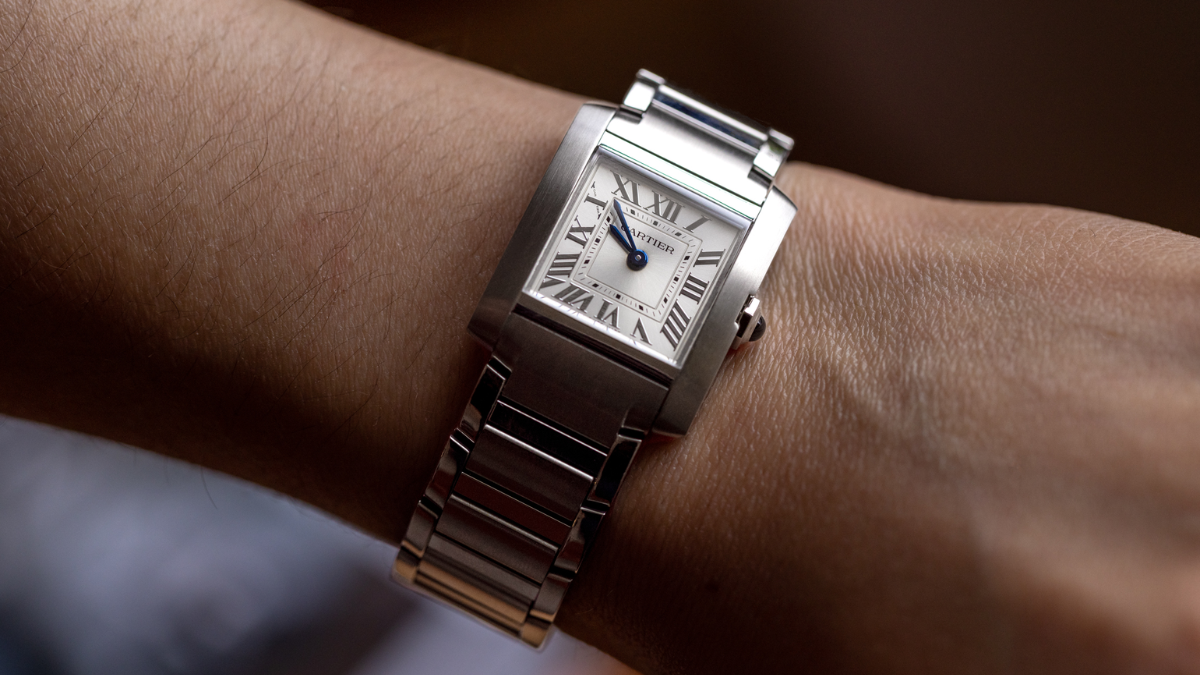 Review chi tiết đồng hồ Cartier Tank Française cho người sưu tầm Hinh anh 5: Review chi tiet dong ho Cartier Tank Francaise cho nguoi suu tam