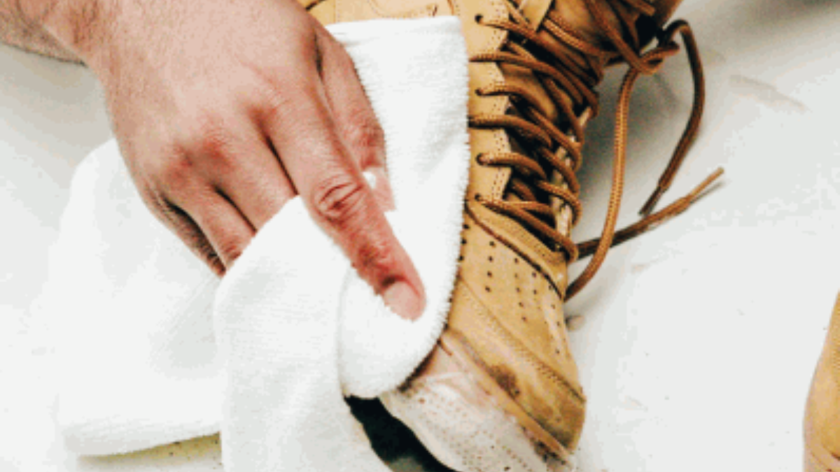 Hinh anh 12: Nubuck vs Suede: Dau la chat lieu ben dep hon?