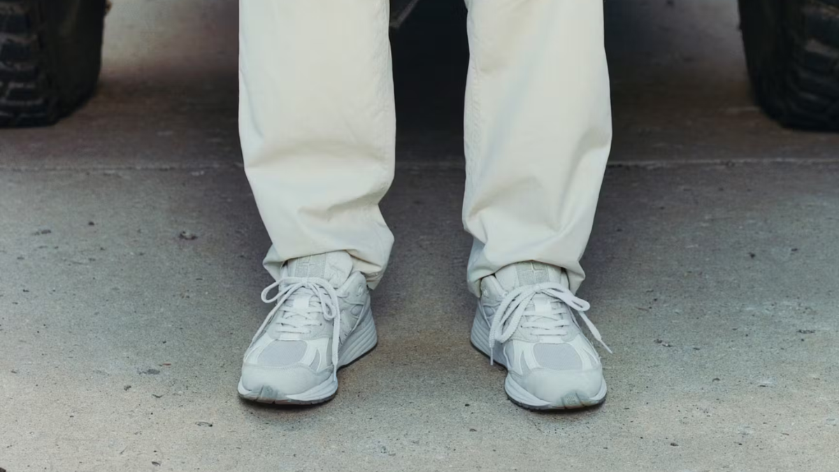 New Balance x Stone Island: Nang Ghost Sneaker len tam cao moi