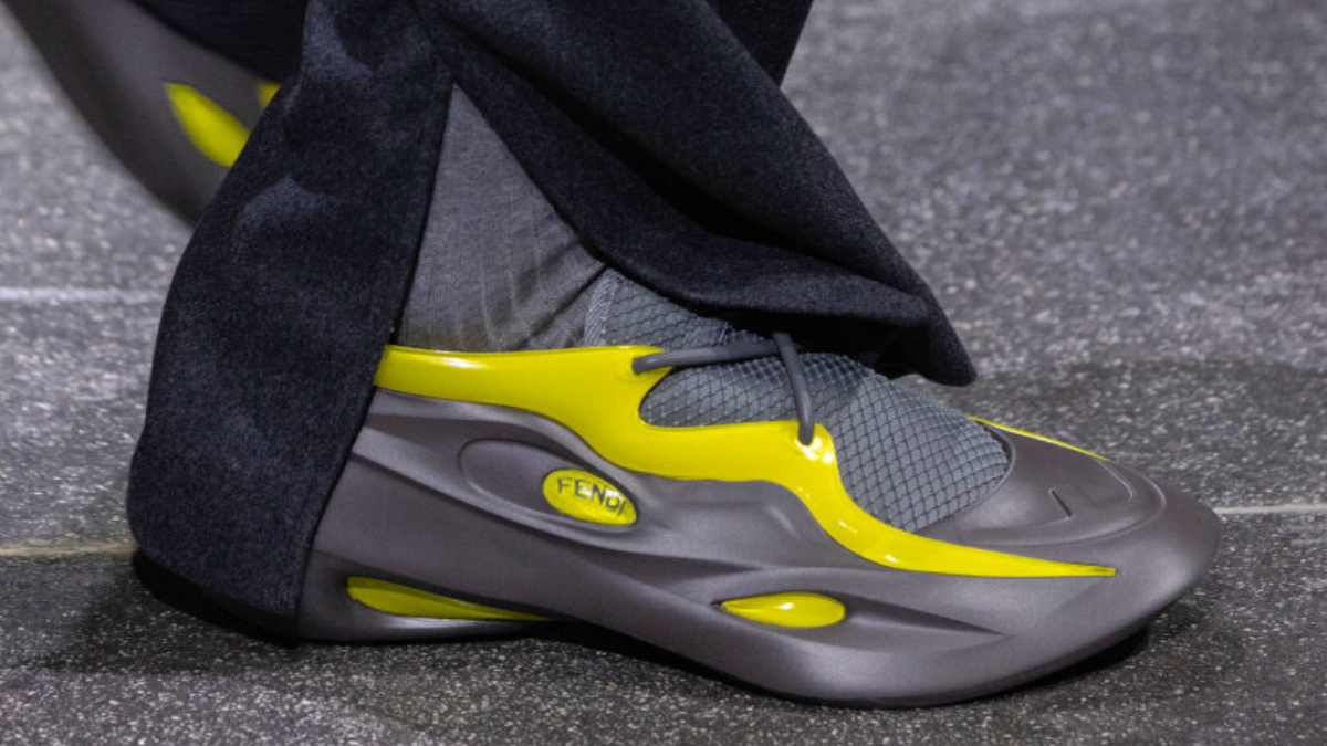 Fendi cung MAD tao nen con sot voi sneaker kien truc doc dao