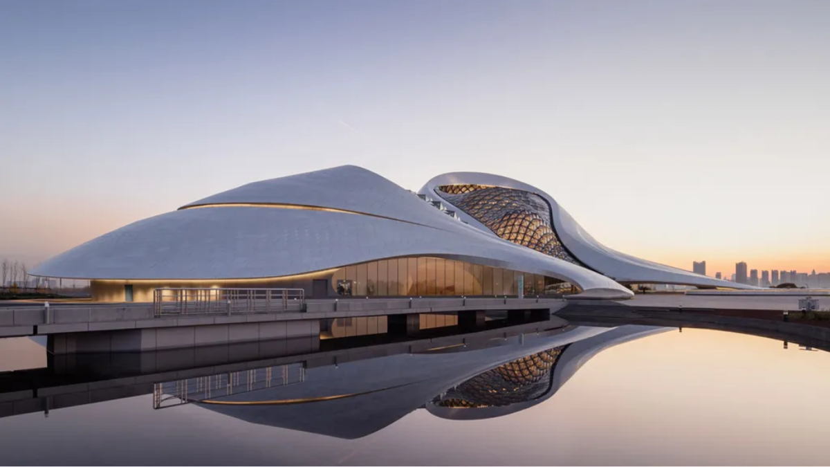 Hinh anh 1: Fendi cung MAD tao nen con sot voi sneaker kien truc doc dao