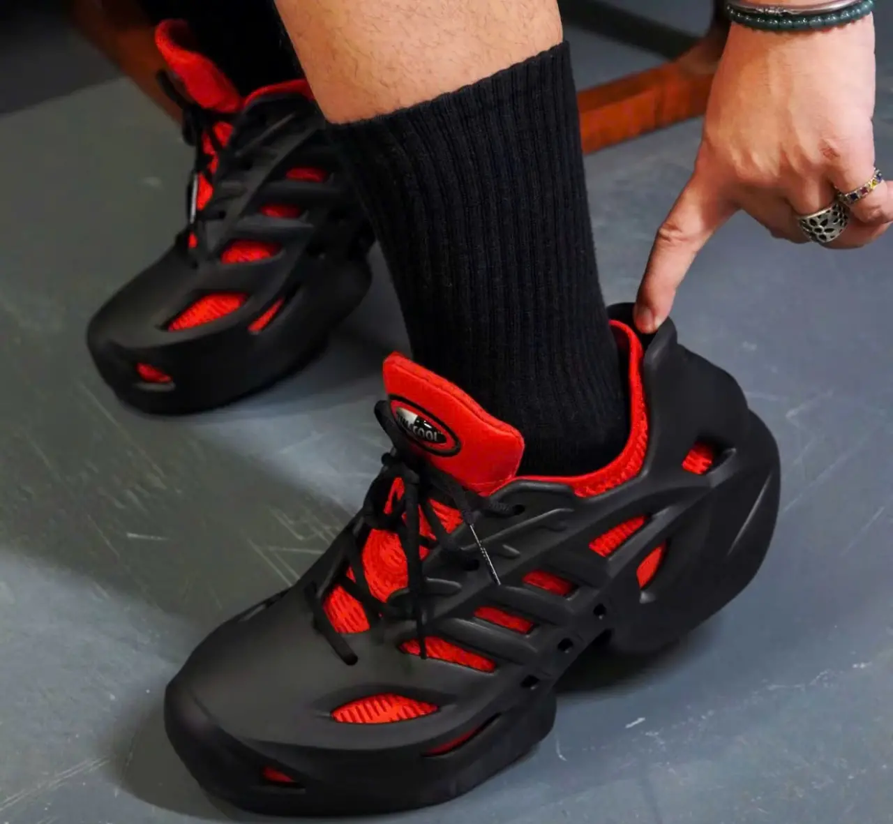 Alternative view of Giày Adidas adiFOM Climacool 'Black Scarlet' IF3907